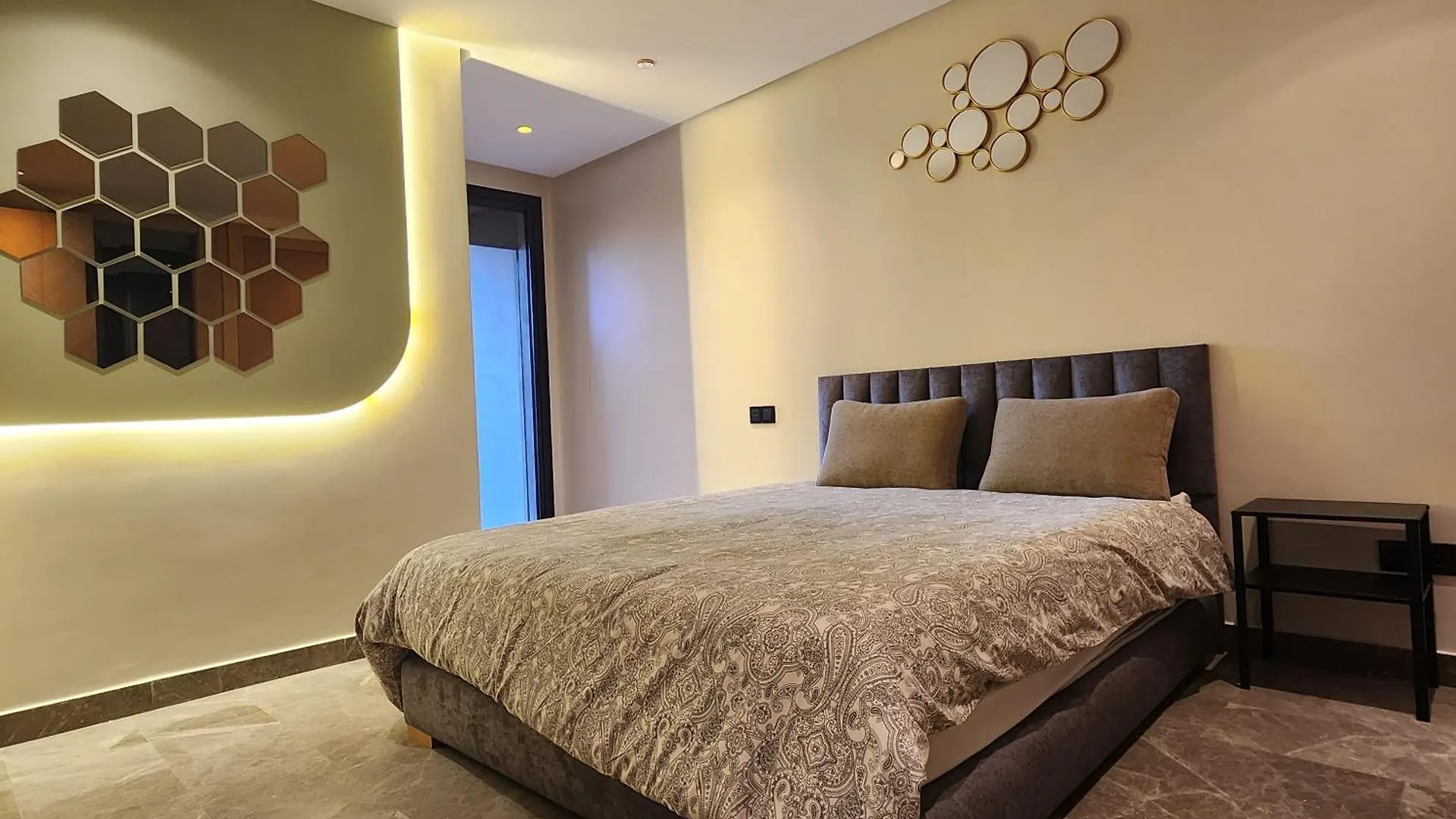 Appartement Spacieux Et Moderne Pres De Twin Center - Maarif Casablanca Apartment