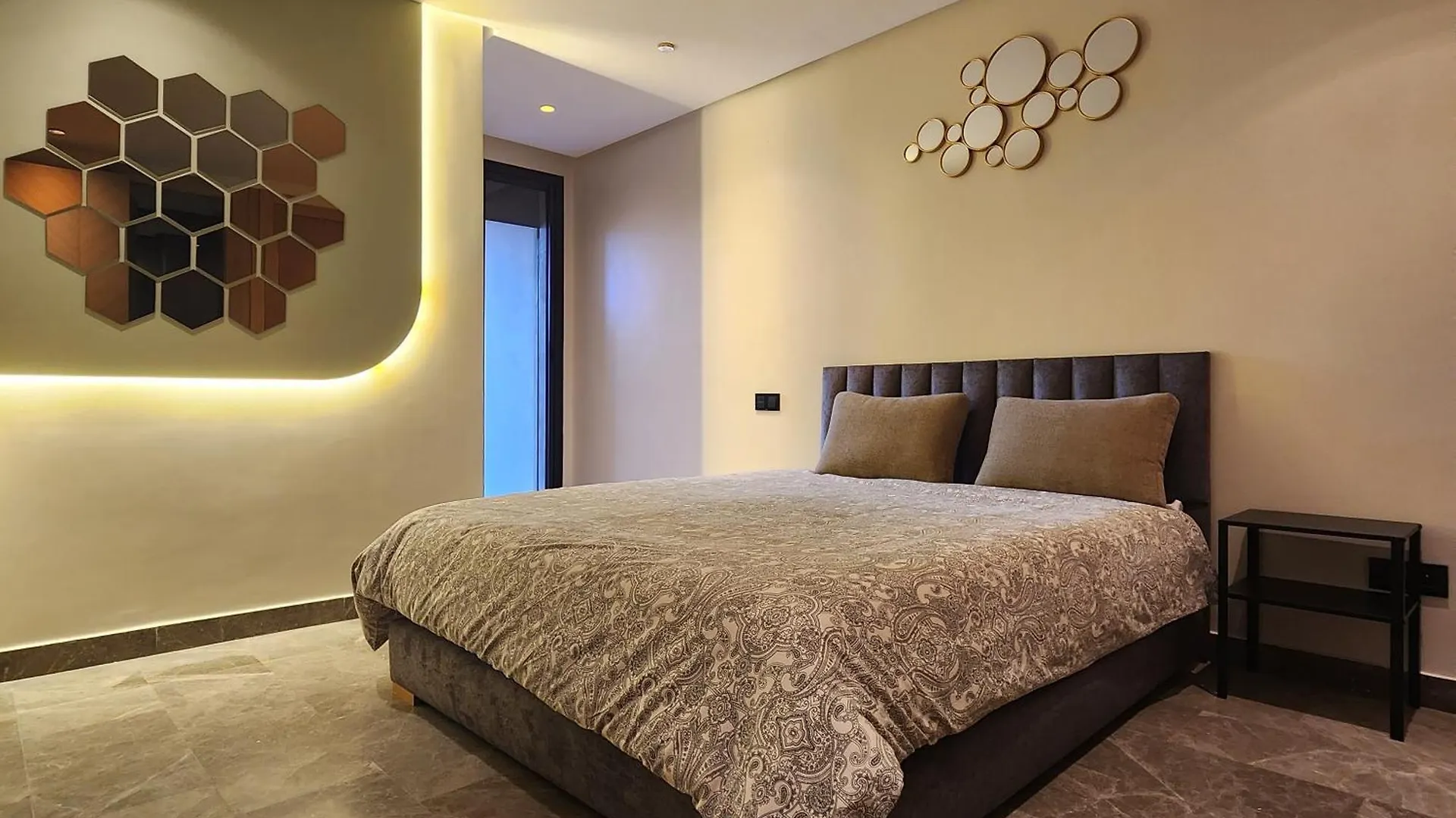 Appartement Spacieux Et Moderne Pres De Twin Center - Maarif Casablanca Apartment